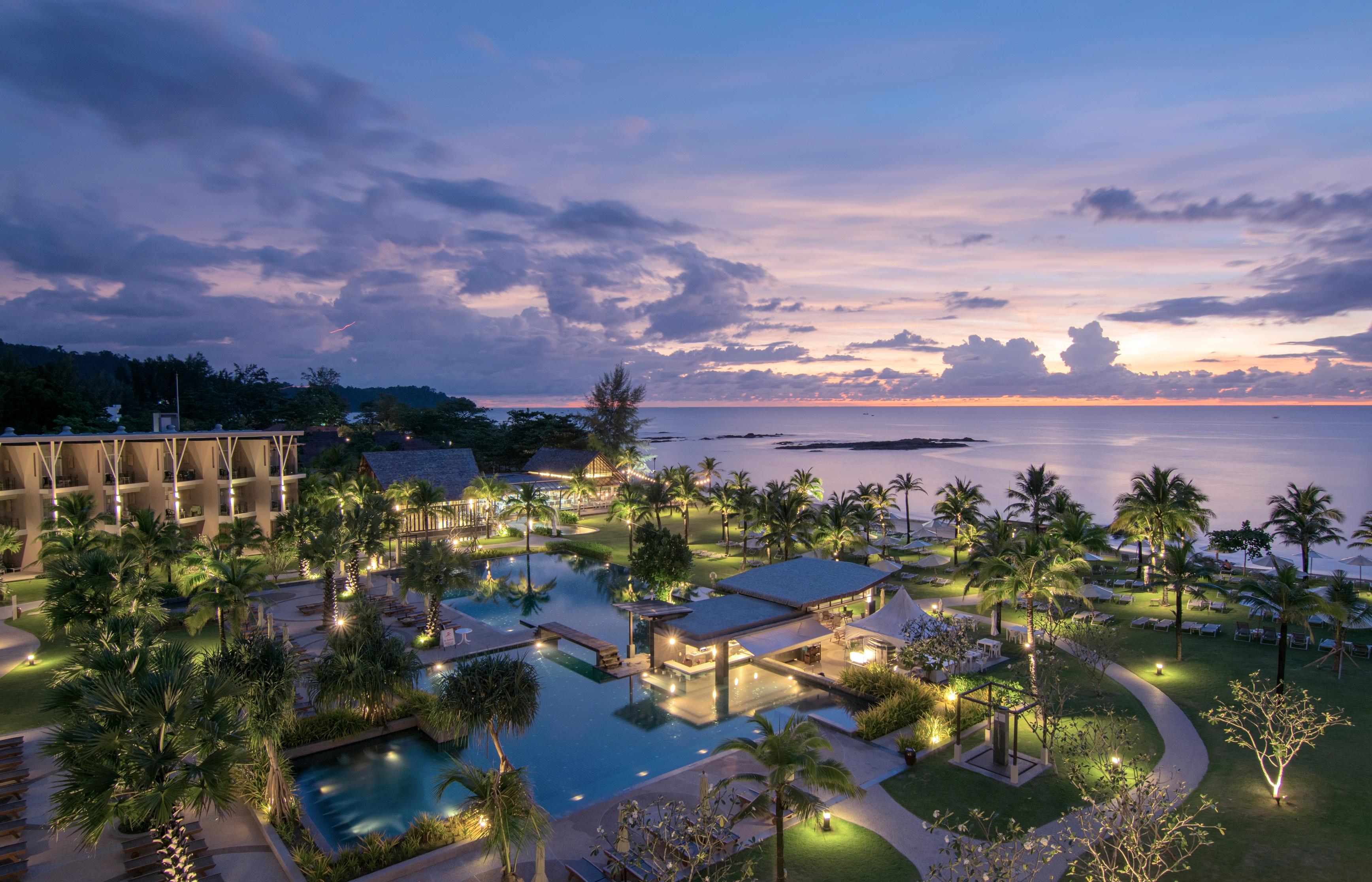 The Sands Khao Lak By Katathani - Sha Extra Plus Exterior photo The resort at sunset